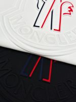 [ Moncler ] (Moncler) Embroidered chest half sleeve T-shirt for both men and women - Image 7