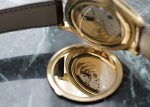Patek Philippe - Calatrava| PATEK PHILIPPE| 5227J - 001| YG ivory clock automatic winding leather| Middle Ages| - Image 9